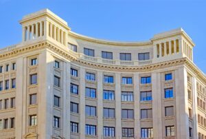 Foment rechaza la propuesta de reducción de jornada laboral porque la considera insuficiente y perjudicial para las empresas